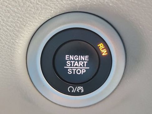 Used 2024 Chrysler Pacifica Touring-L FWD image 30