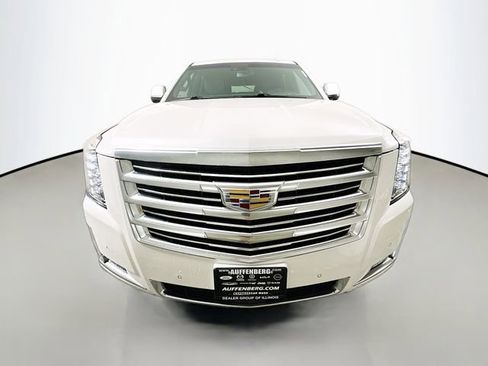 Used 2019 Cadillac Escalade ESV Platinum AWD/4WD image 2
