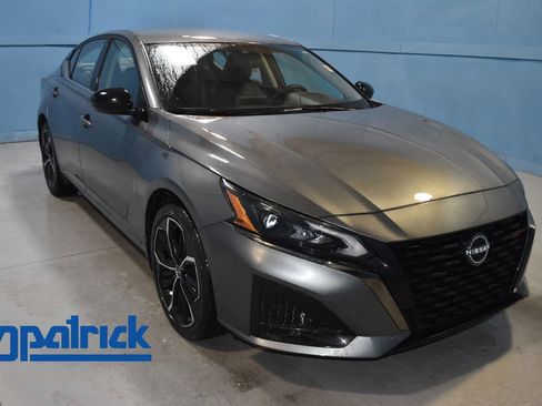 Certified 2025 Nissan Altima 2.5 SR image 1