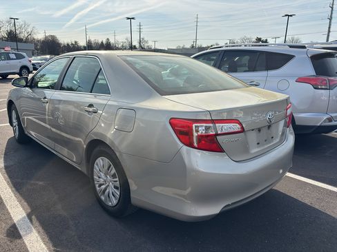 Used 2014 Toyota Camry LE image 4