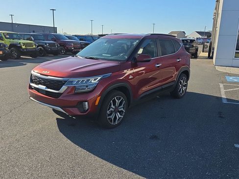 Used 2023 Kia Seltos SX image 2