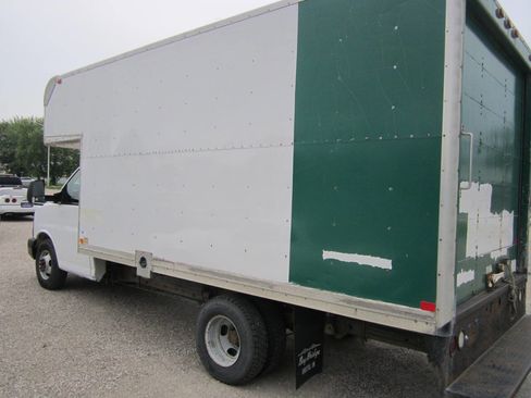 Used 2010 Chevrolet Express 3500 Extended image 13