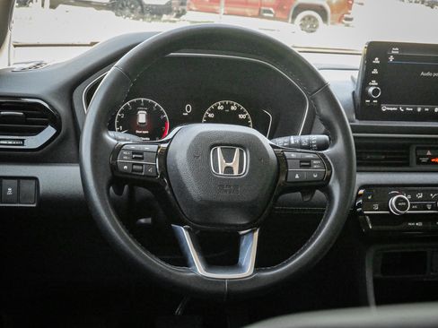 Used 2023 Honda Pilot Touring image 6