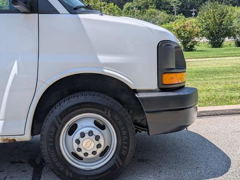 Used 2008 Chevrolet Express 3500 image 17