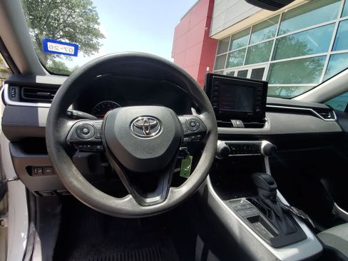 Used 2022 Toyota RAV4 LE FWD image 21