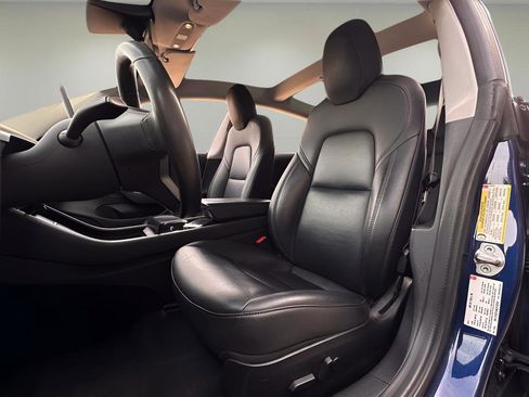 Used 2018 Tesla Model 3 Long Range image 10