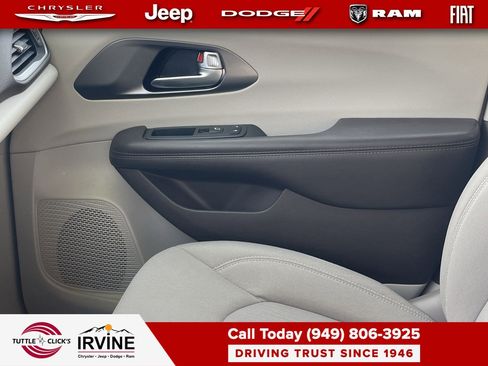 Certified 2019 Chrysler Pacifica L image 21