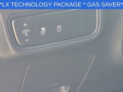Used 2025 Kia Soul LX w/ LX Technology Package FWD image 12