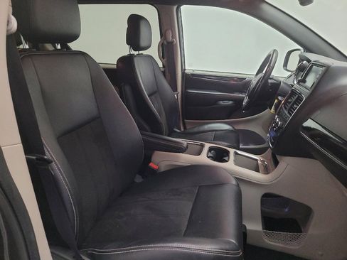 Used 2019 Dodge Grand Caravan SXT FWD image 21