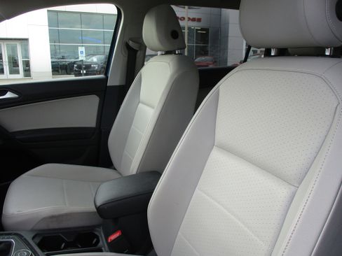 Used 2019 Volkswagen Tiguan SEL w/ 3rd Row Seat Package image 14