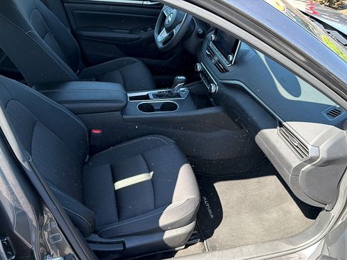 Used 2022 Nissan Altima 2.5 SV FWD image 13