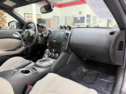 Used 2009 Nissan 370Z Touring w/ Sport Pkg RWD image 14