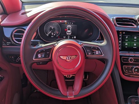 Certified 2022 Bentley Bentayga image 15