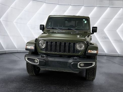 Used 2024 Jeep Gladiator Sport image 2