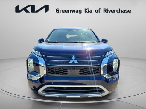 Used 2024 Mitsubishi Outlander SE image 2