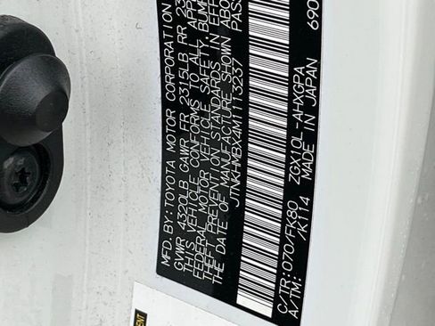 Used 2021 Toyota C-HR XLE image 26