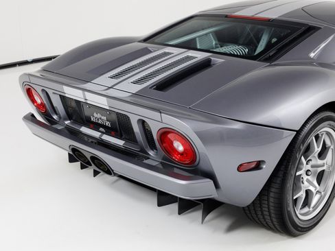 Used 2006 Ford GT RWD image 75