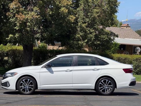 Used 2023 Volkswagen Jetta Sport FWD image 2