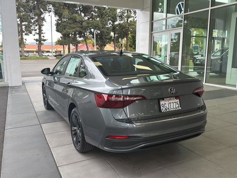 Certified 2023 Volkswagen Jetta SE w/ Panoramic Sunroof Package FWD image 3