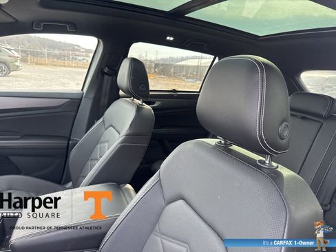 Used 2024 Volkswagen Atlas Cross Sport SE w/ Panoramic Sunroof Package image 12