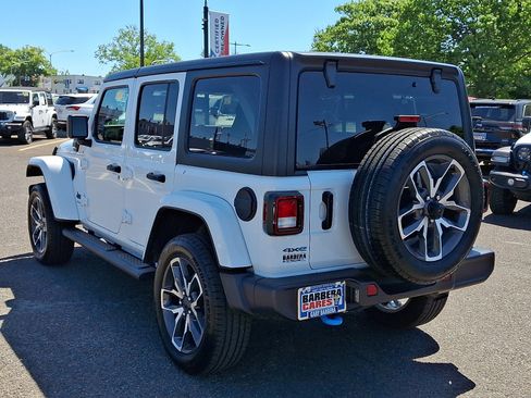 Used 2024 Jeep Wrangler Unlimited w/ Convenience Group AWD/4WD image 4