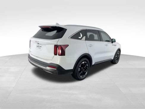 Certified 2024 Kia Sorento S image 10