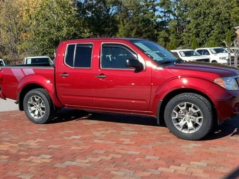 Used 2020 Nissan Frontier SV image 3