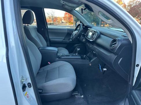 Used 2018 Toyota Tacoma SR image 8