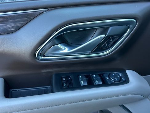 Used 2024 Chevrolet Suburban LT image 11