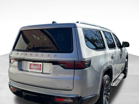 Used 2024 Jeep Wagoneer Series II image 7
