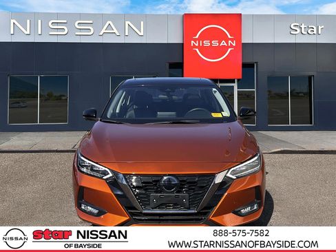 Used 2022 Nissan Sentra SR w/ SR Premium Package image 2