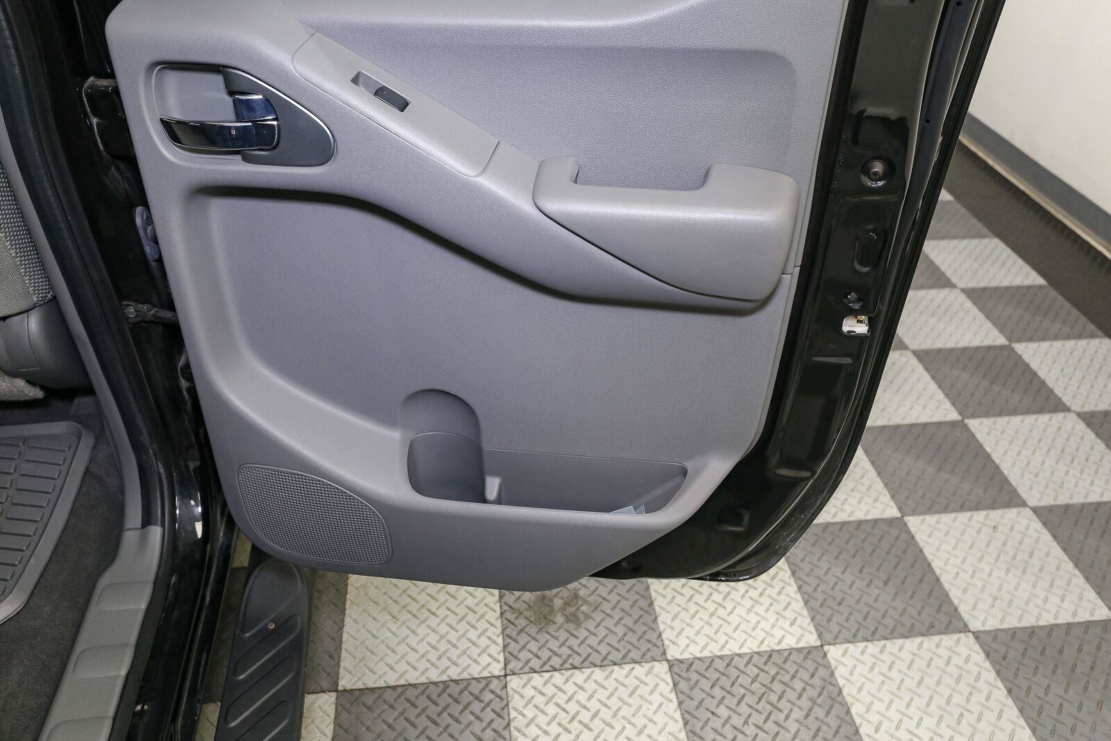 Used 2021 Nissan Frontier SV w/ Midnight Edition Floor Mats AWD/4WD image 22