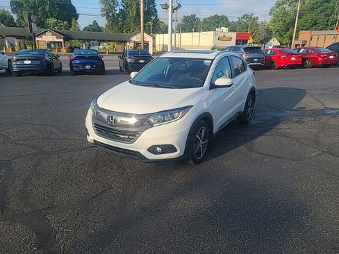 Used 2022 Honda HR-V EX image 2