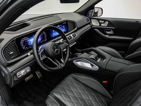 Used 2024 Mercedes-Benz Maybach GLS 600 4MATIC image 2