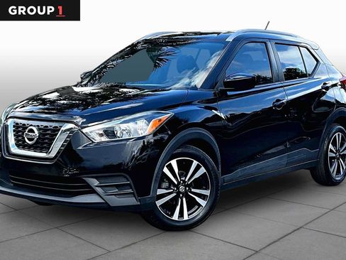 Used 2018 Nissan Kicks SV FWD image 1