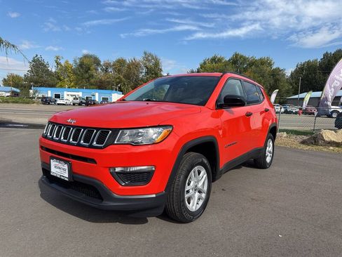 Used 2018 Jeep Compass Sport AWD/4WD image 3