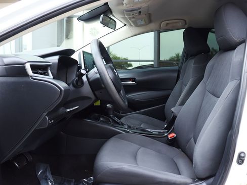 Used 2021 Toyota Corolla LE image 37