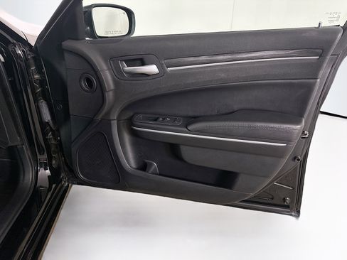 Used 2019 Chrysler 300 Touring w/ Sport Appearance Package image 30