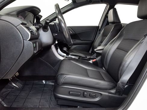 Used 2017 Honda Accord Sport image 12