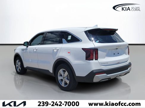 New 2026 Kia Sorento LX FWD image 4