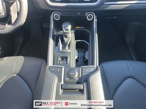 Used 2024 Toyota Grand Highlander XLE image 9