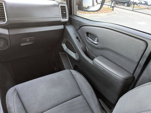 Used 2022 Nissan Frontier SV image 17