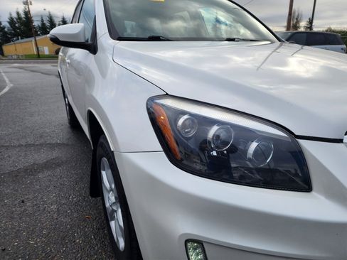 Used 2014 Toyota RAV4 EV image 30