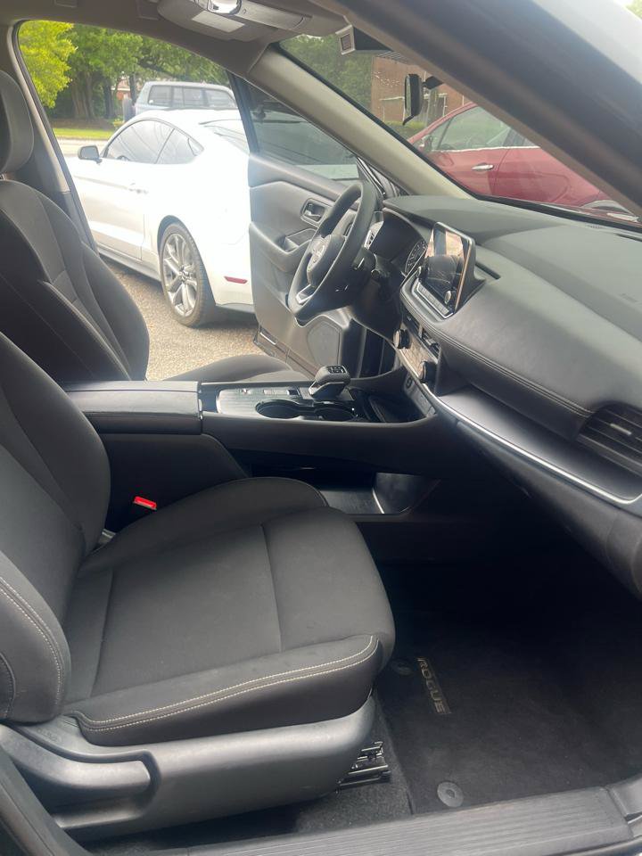 Used 2024 Nissan Rogue S FWD image 9