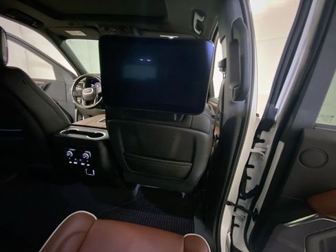 Used 2023 GMC Yukon Denali Ultimate AWD/4WD image 37