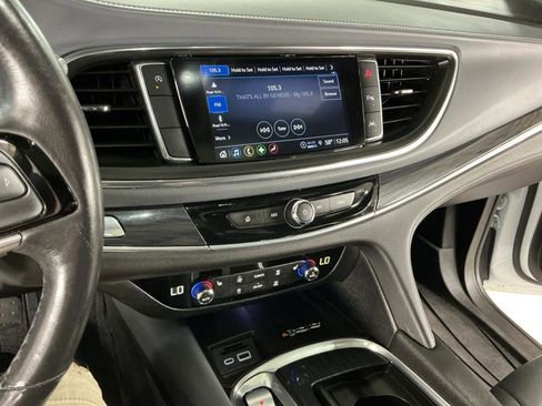 Used 2022 Buick Enclave Essence w/ Experience Buick Package FWD image 7