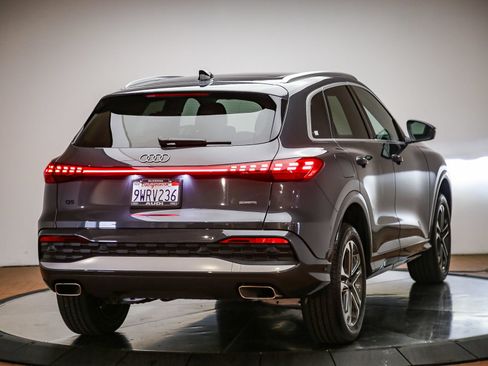 Used 2025 Audi Q5 Premium w/ Convenience Package AWD/4WD image 5