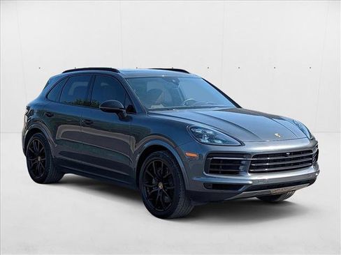Used 2023 Porsche Cayenne S image 3