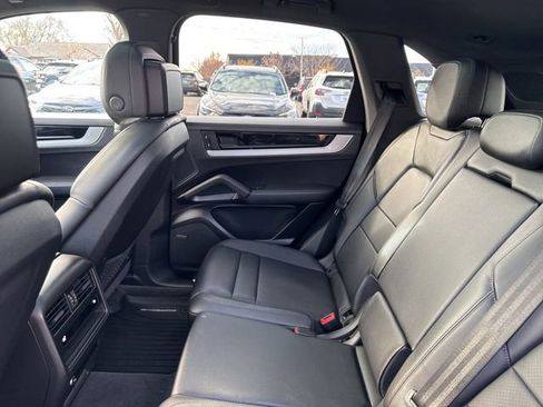 Used 2024 Porsche Cayenne w/ Premium Package image 14