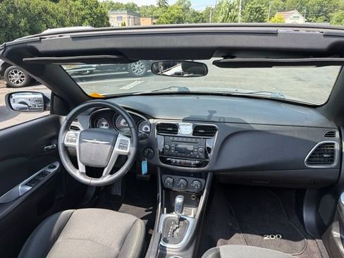 Used 2011 Chrysler 200 Touring w/ Cold Weather Group FWD image 9